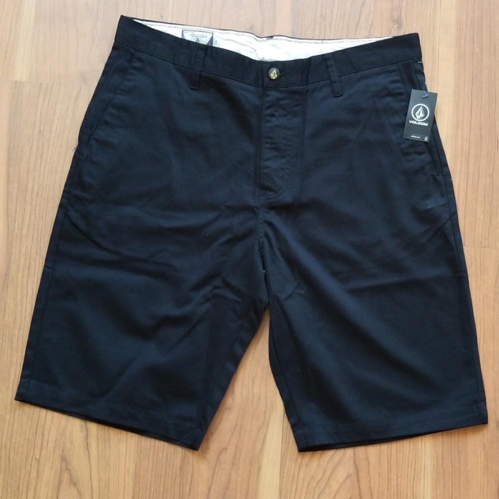 Volcom VMonty Black Shorts size 34 New with Tags